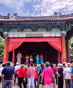 景阳冈·狮子楼旅游区 
                        景阳冈旅游区位于阳谷县城东16公里处，张秋镇境内。它是水浒旅游线上的重要景点。现为国家AAAA级景区，同时也是大型的龙山文化城遗址所在地，现被列为国家级重点文物保护单位。
                