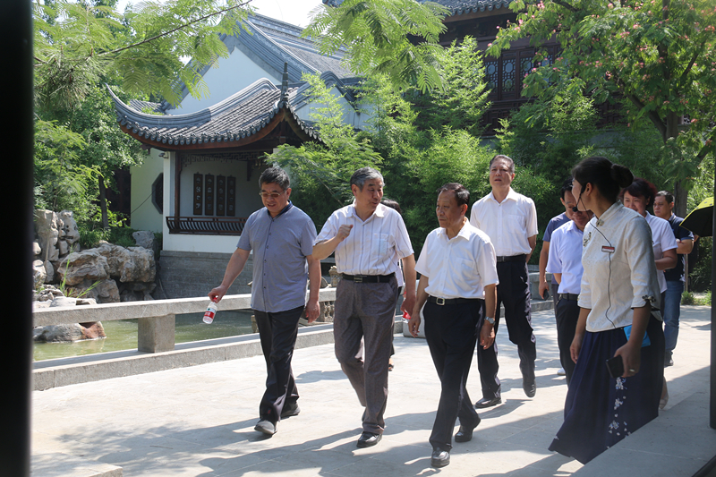 220200720省精品旅游促进会专家领导在宛园检查指导工作 019_副本.jpg